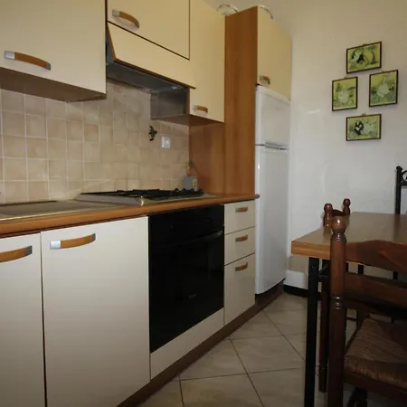 Grifeu 4 - Situado Muy Cerca De La Playa De Cap Ras, 4 Personas - Es-228-194 * Llanca